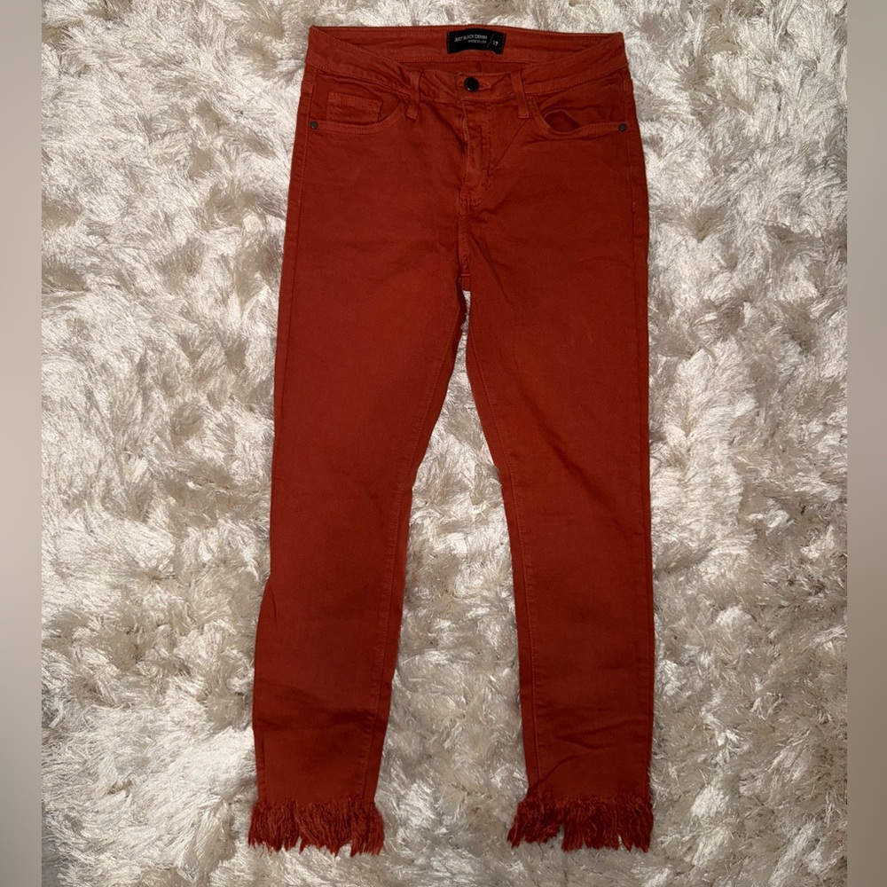 Frayed Ankle Skinny Jeans
